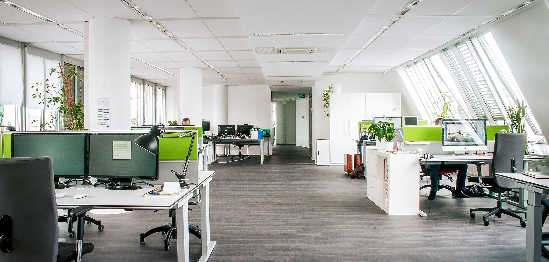 big lofty office space with desks and peoples' heads peaking above (Photo)