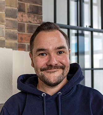 headshot of Eike (Portrait photo)