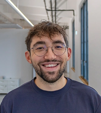 headshot of Jan (Portrait photo)