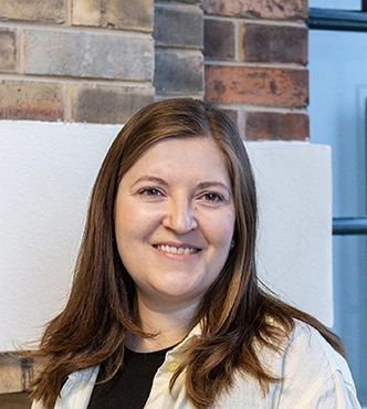 headshot of Martina (Portrait photo)